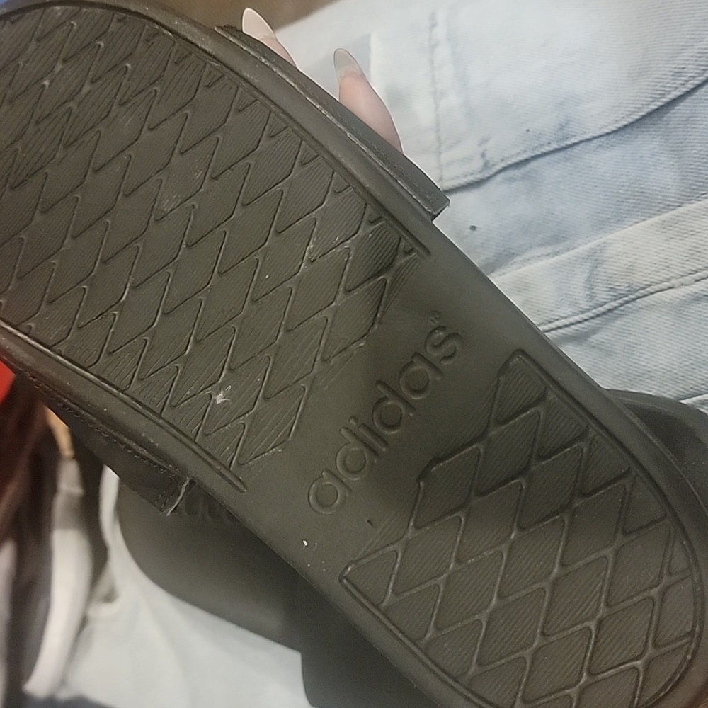 Adidas - Picture 2 of 5